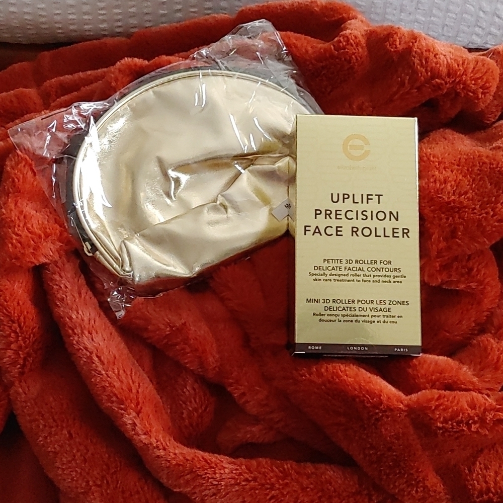 💚Elizabeth Grant face roller and cosmetic bag Nwot - Picture 8 of 8